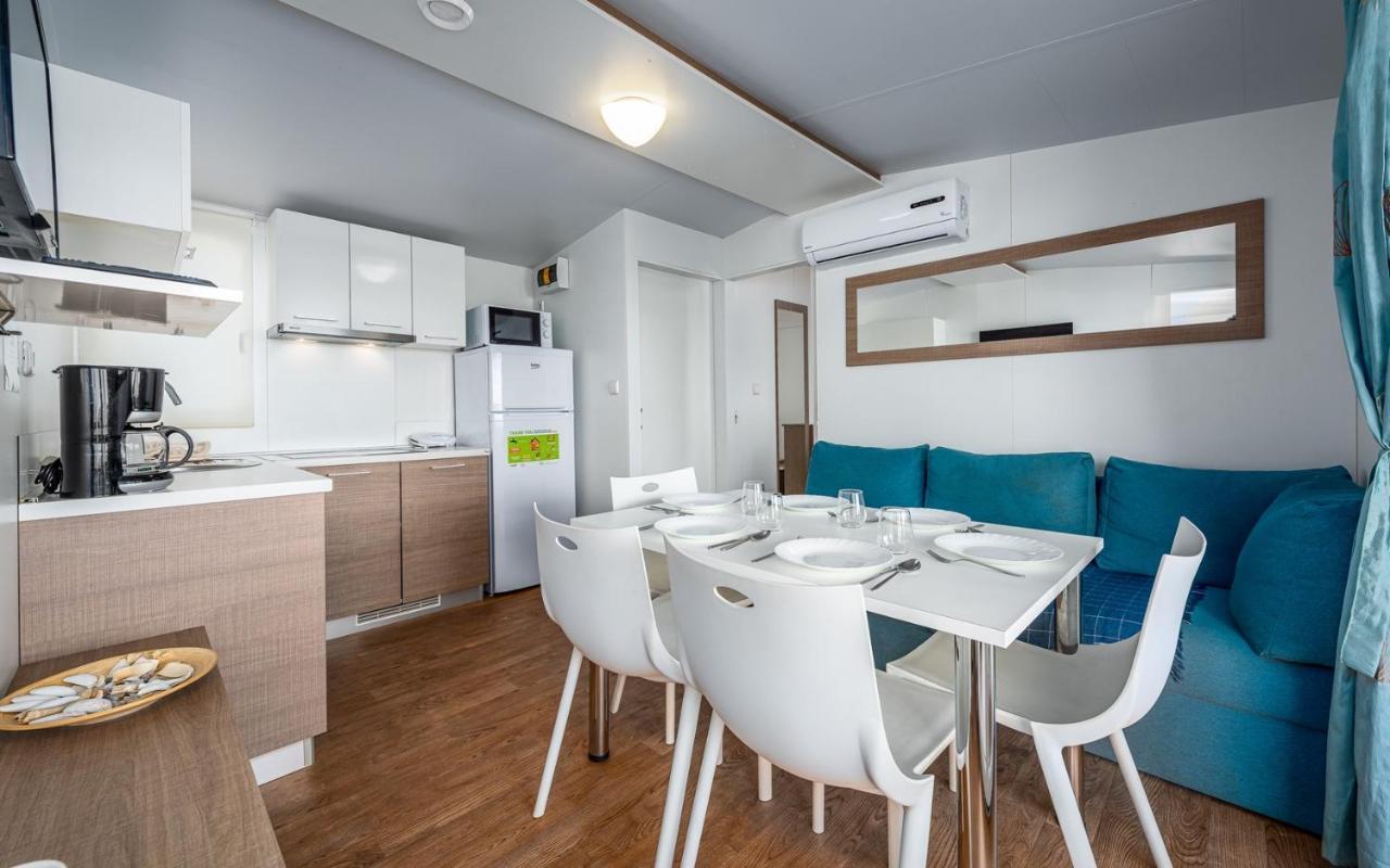 Panorama Mobile Homes In Camping Park Умаг Стая снимка