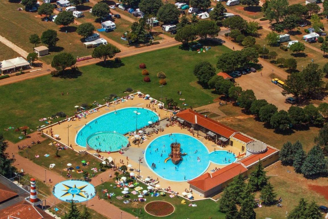Panorama Mobile Homes In Camping Park Умаг Екстериор снимка